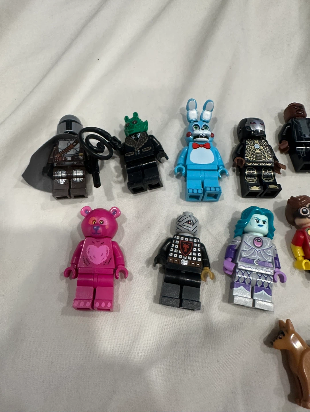 LEGO Minifigure Lot with Accessories - photo 3