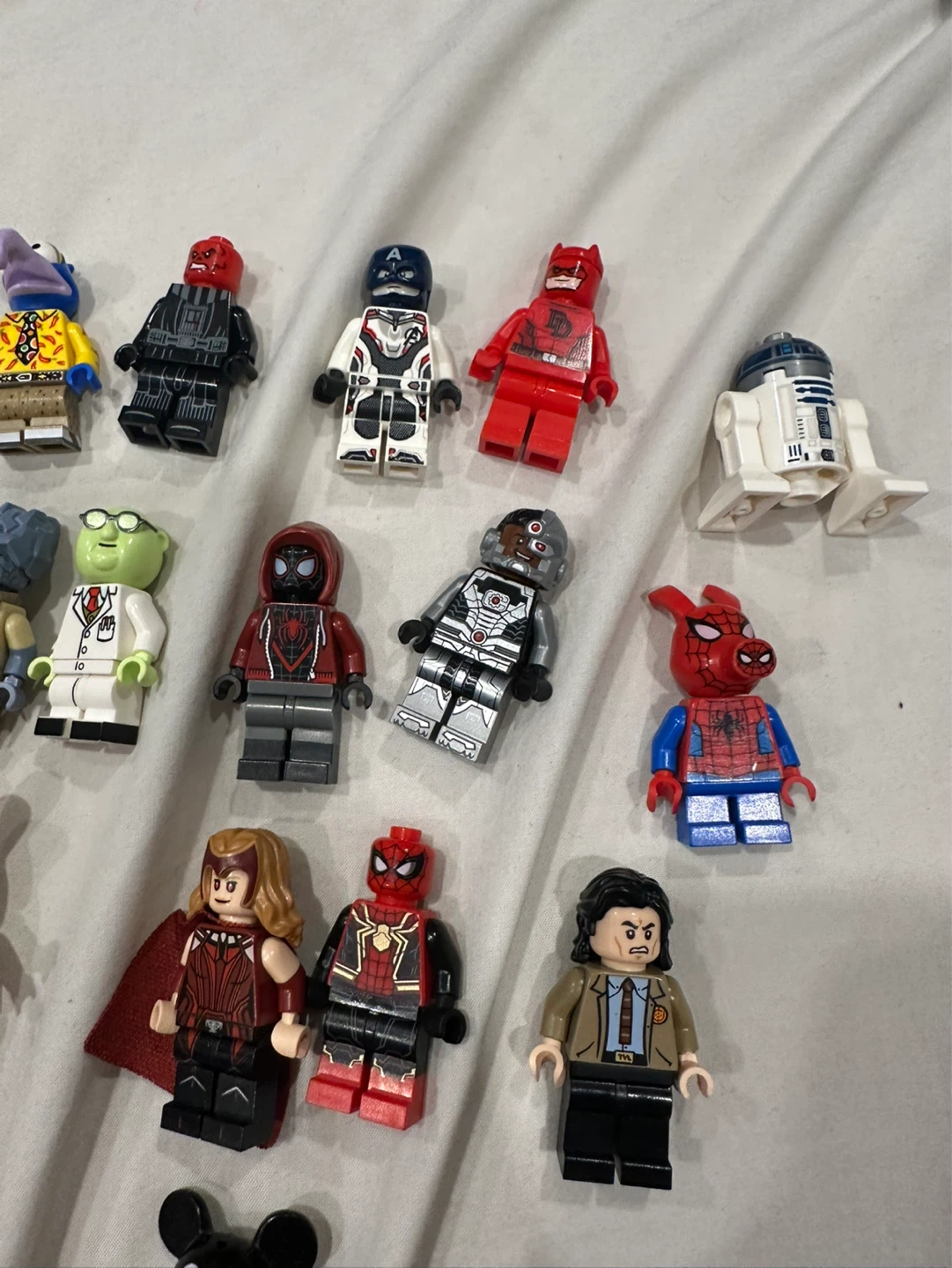 Assorted LEGO Minifigures Collection - photo 3
