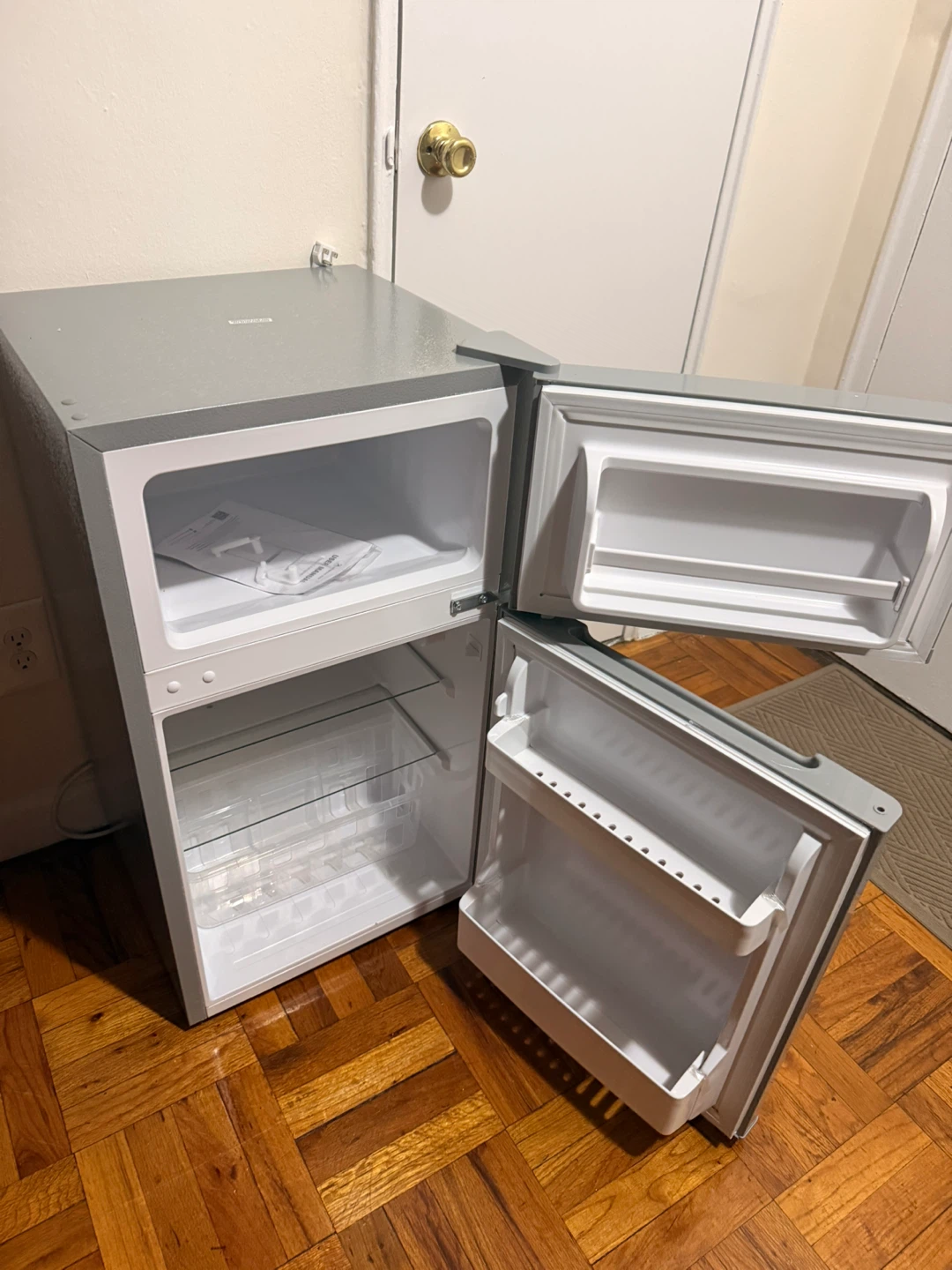 Compact Refrigerator - photo 3