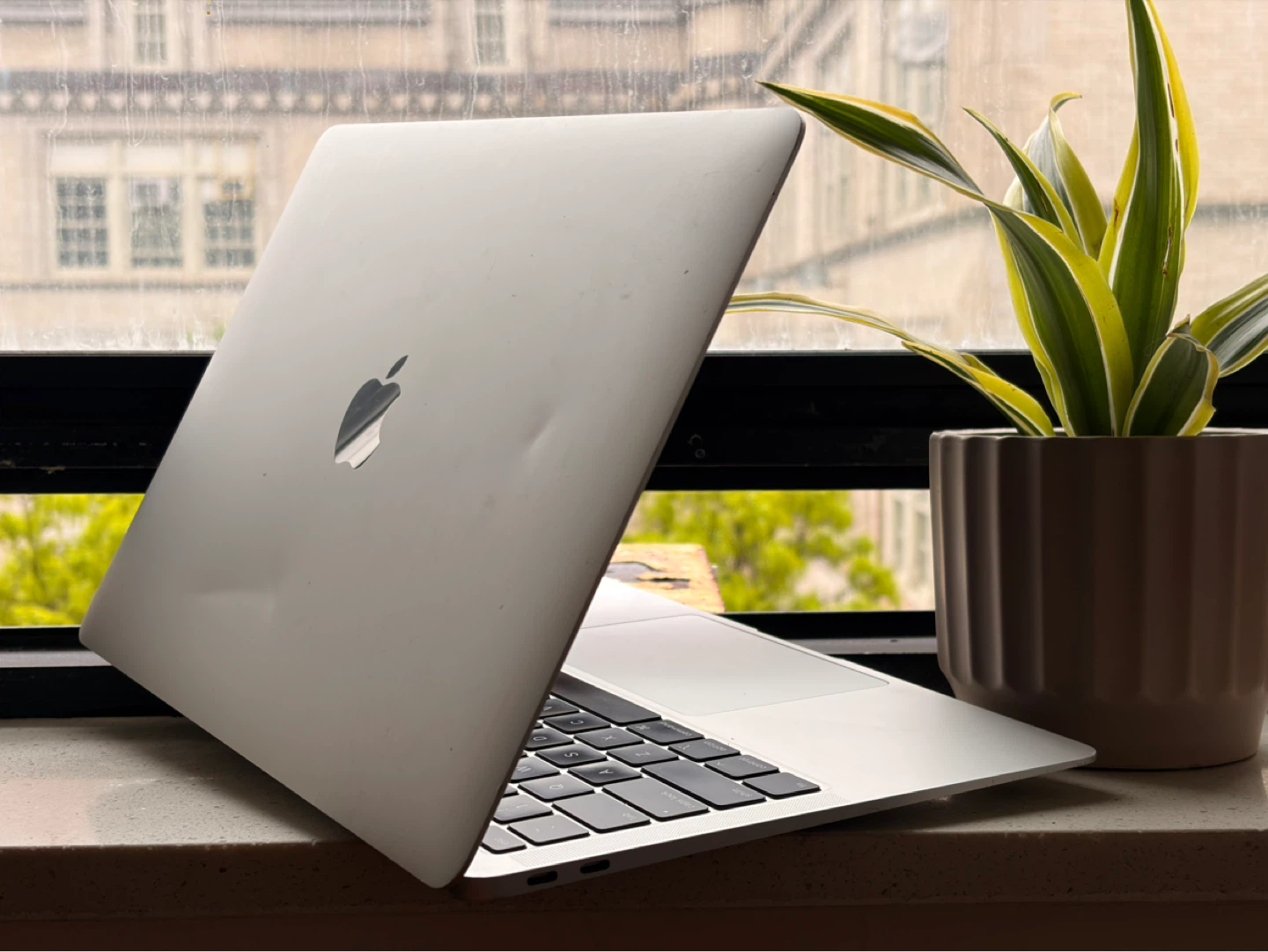 Apple MacBook Air (2020, M1, 13-inch) - photo 4