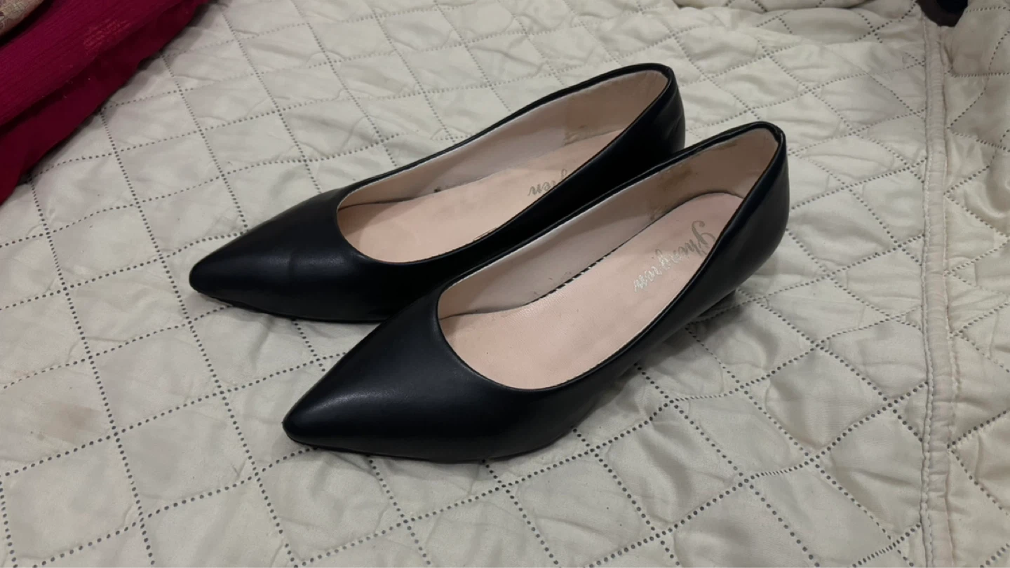 🌱 Black Faux Leather Pointed Toe Flats