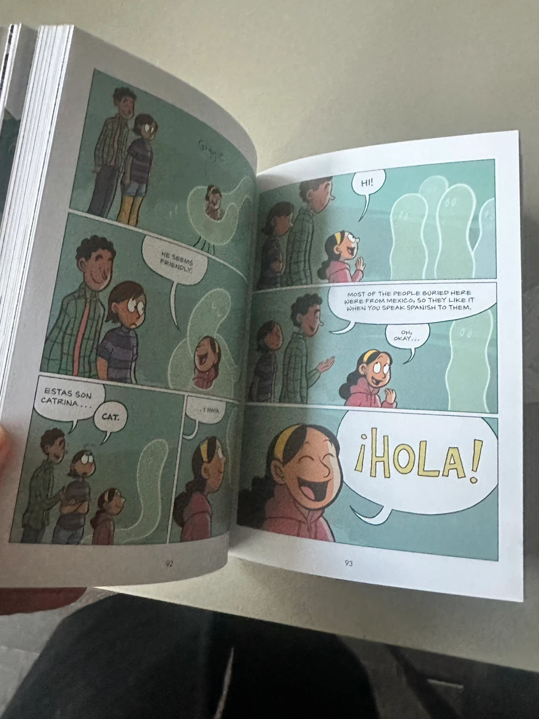 Raina Telgemeier Ghosts Graphic Novel 🌱 - photo 3