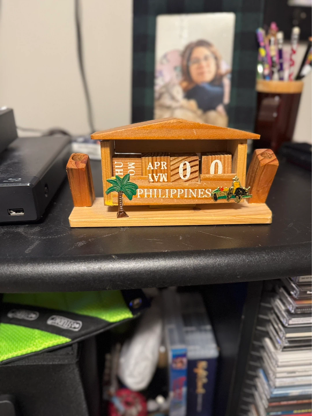Wooden Philippines Desk Calendar and Mug Set