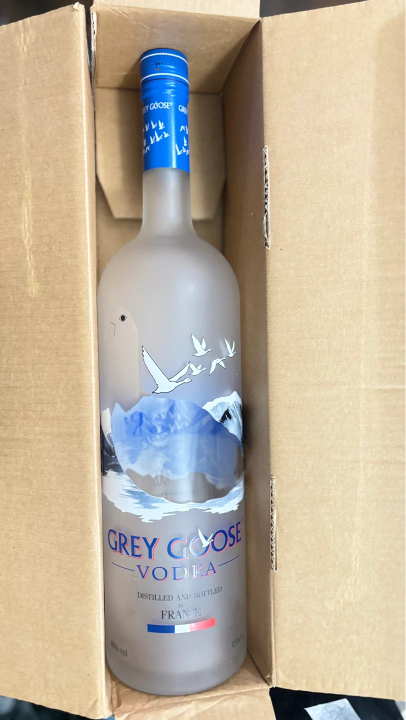 🌱 Giant Grey Goose Vodka Display 450cl Bottle (sealed, empty)