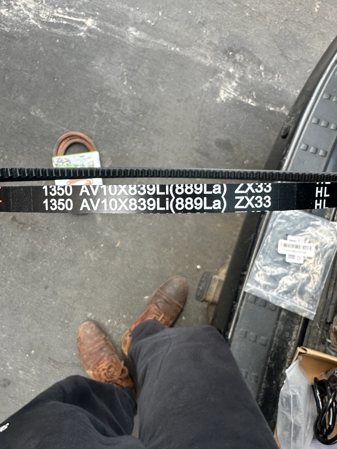 V-Belt 1350 AV10X839Li(889La) ZX33