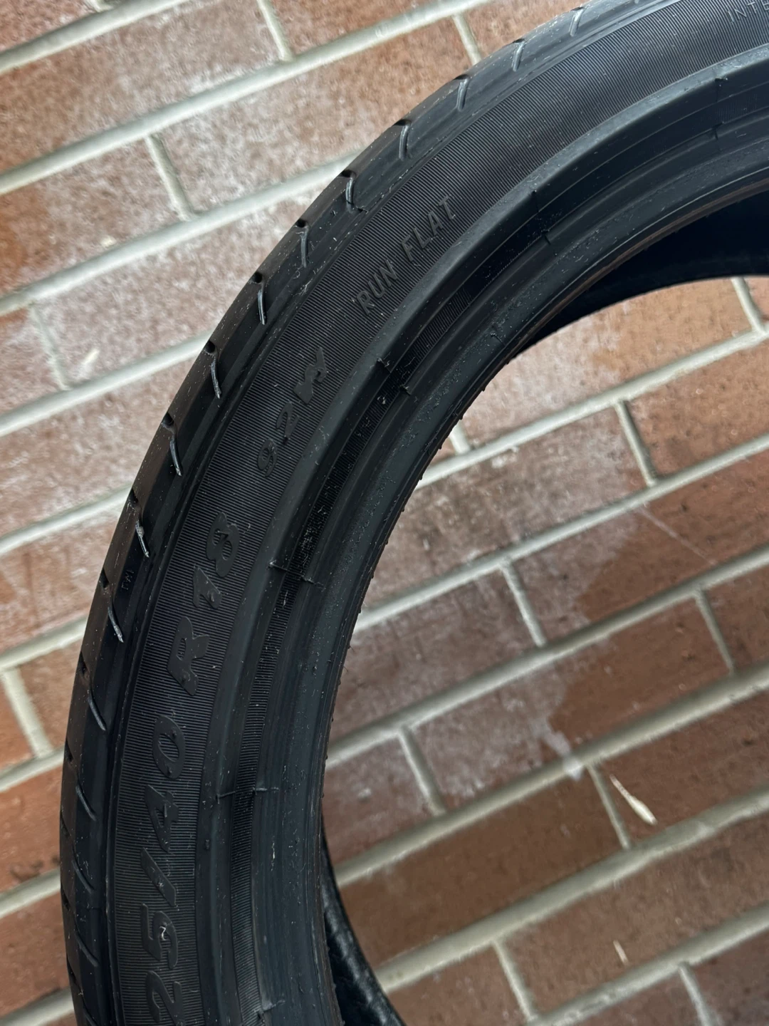225/40/18 Pirelli Run Flat - photo 2