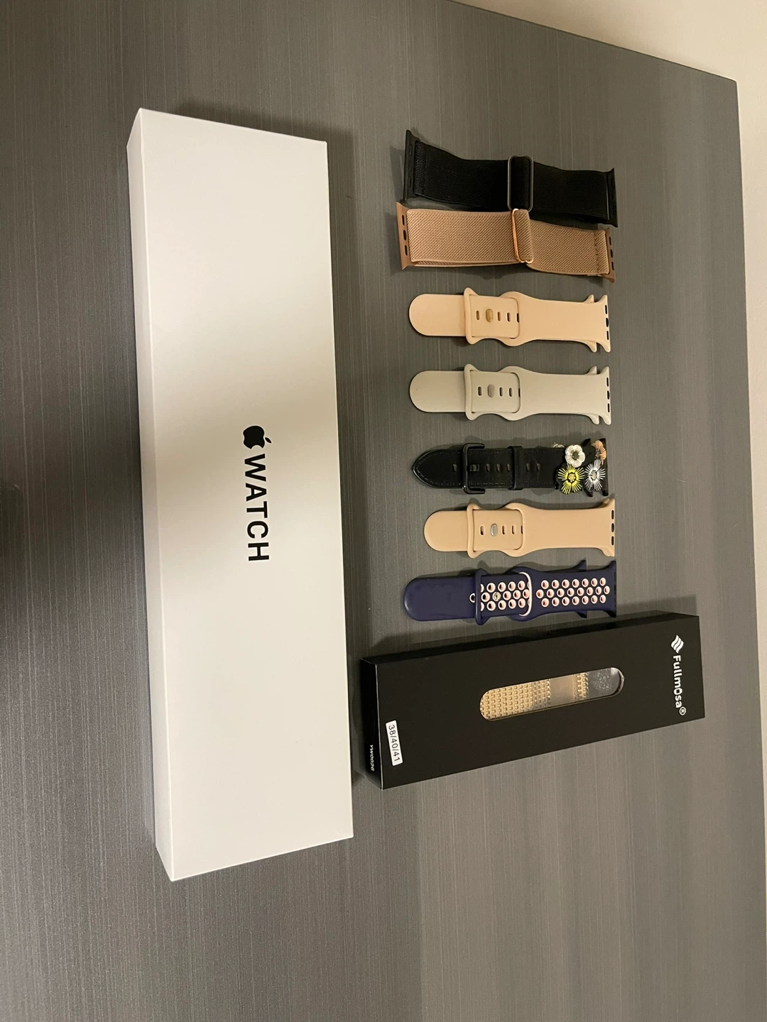 Apple Watch SE Gold Aluminum Case 40mm with Multiple Bands