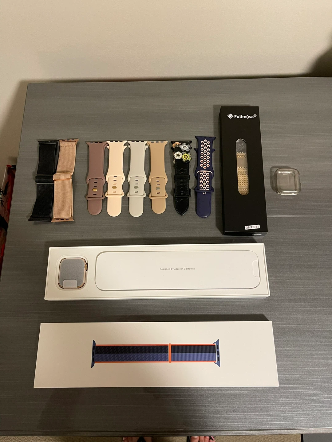 Apple Watch SE Gold Aluminum Case 40mm with Multiple Bands - photo 3