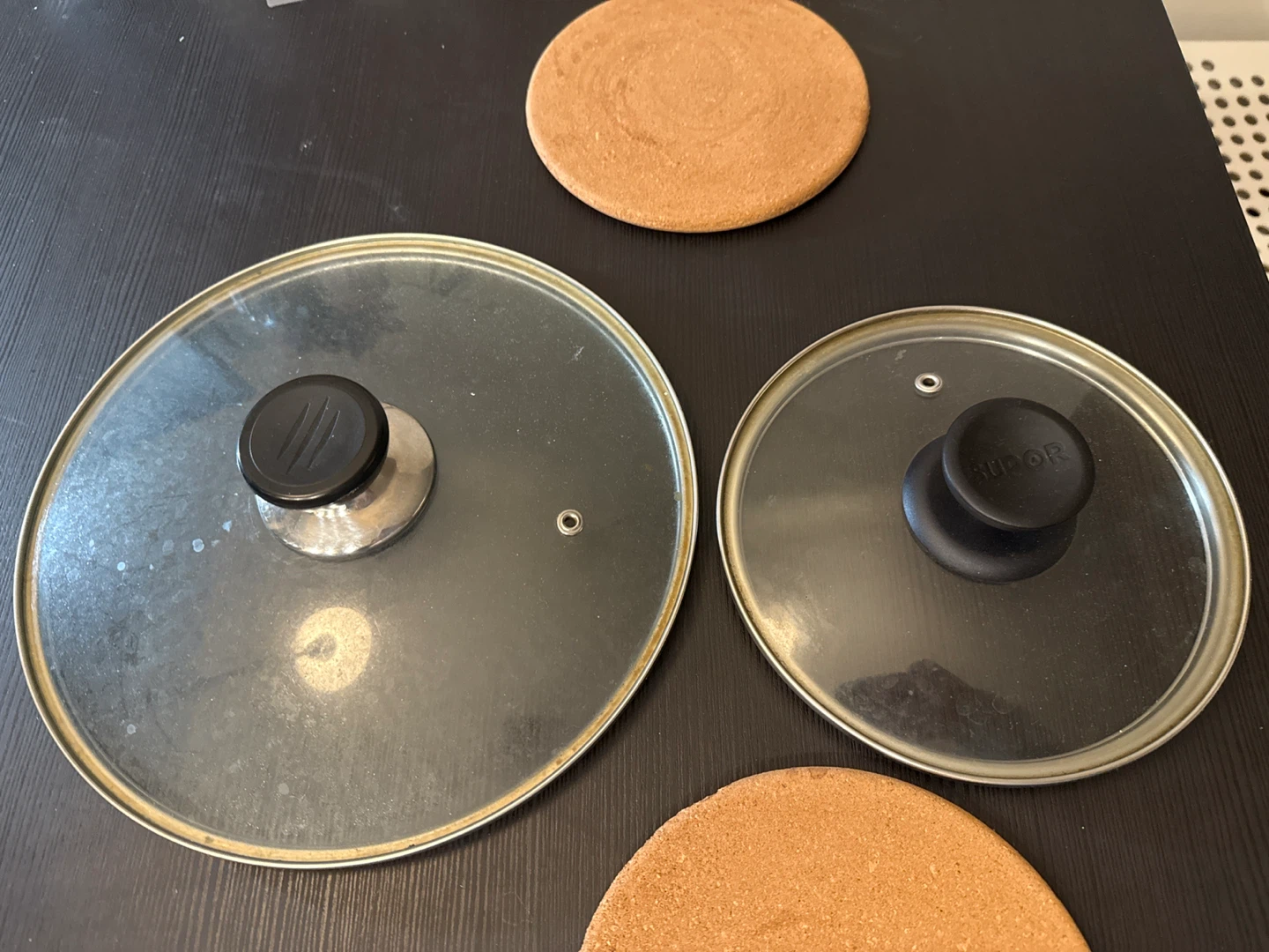 2 Glass Pot Lids - 28 cm & 18 cm