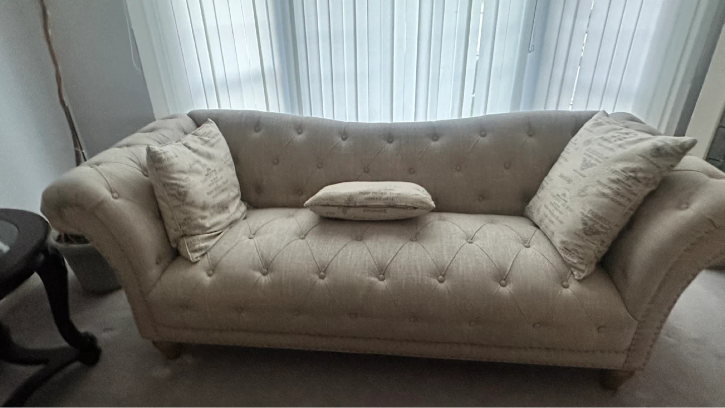Tufted Settee Sofa with Accent Pillows