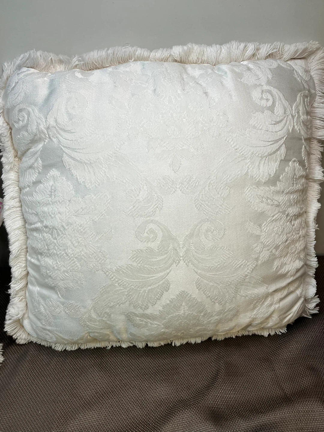 🌱Set of 2 Decorative Throw Pillows - White Damask with Fringe - photo 5