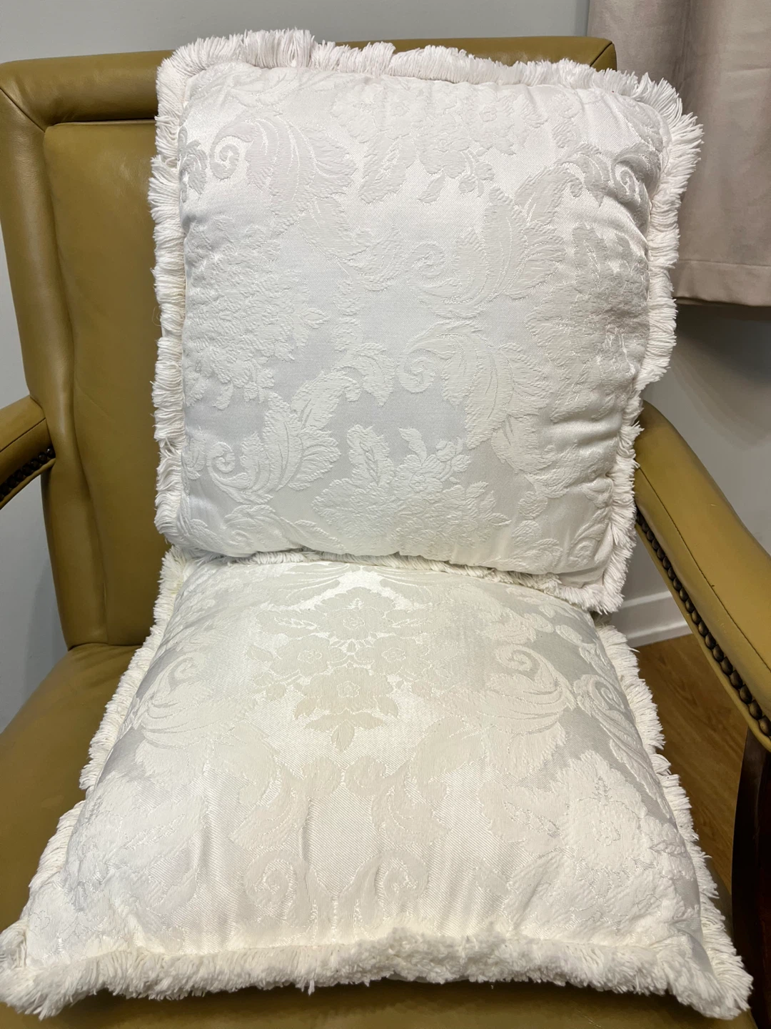 🌱Set of 2 Decorative Throw Pillows - White Damask with Fringe - photo 2