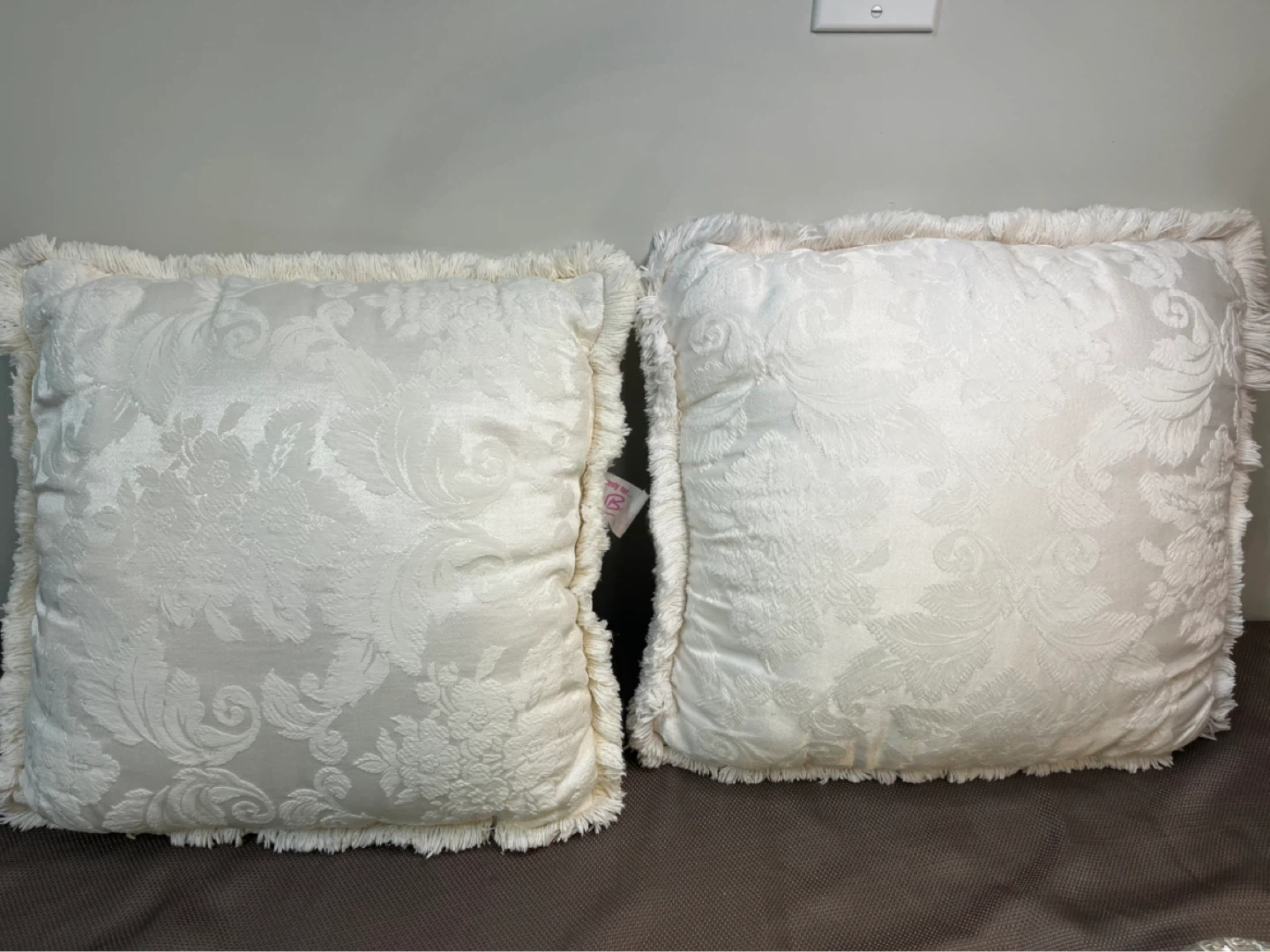 🌱Set of 2 Decorative Throw Pillows - White Damask with Fringe - photo 3