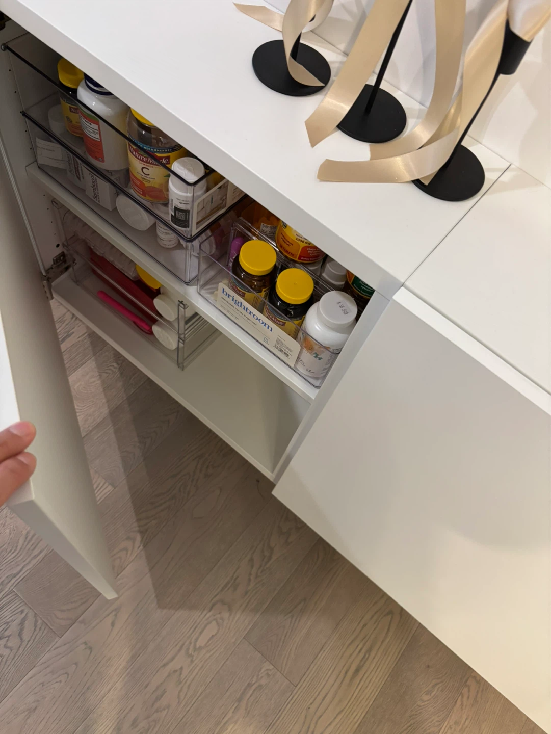 White IKEA BESTA - photo 2