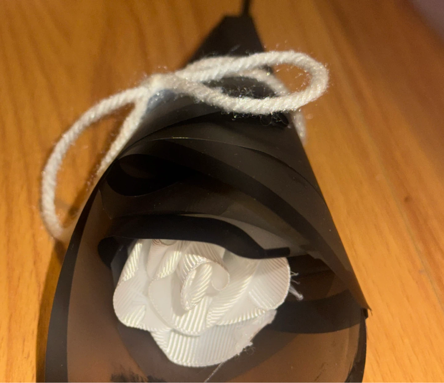 White Ribbon Rose in Black Cone - photo 2