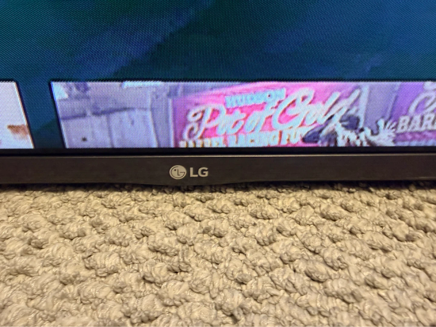 “60 LG Smart TV - photo 3