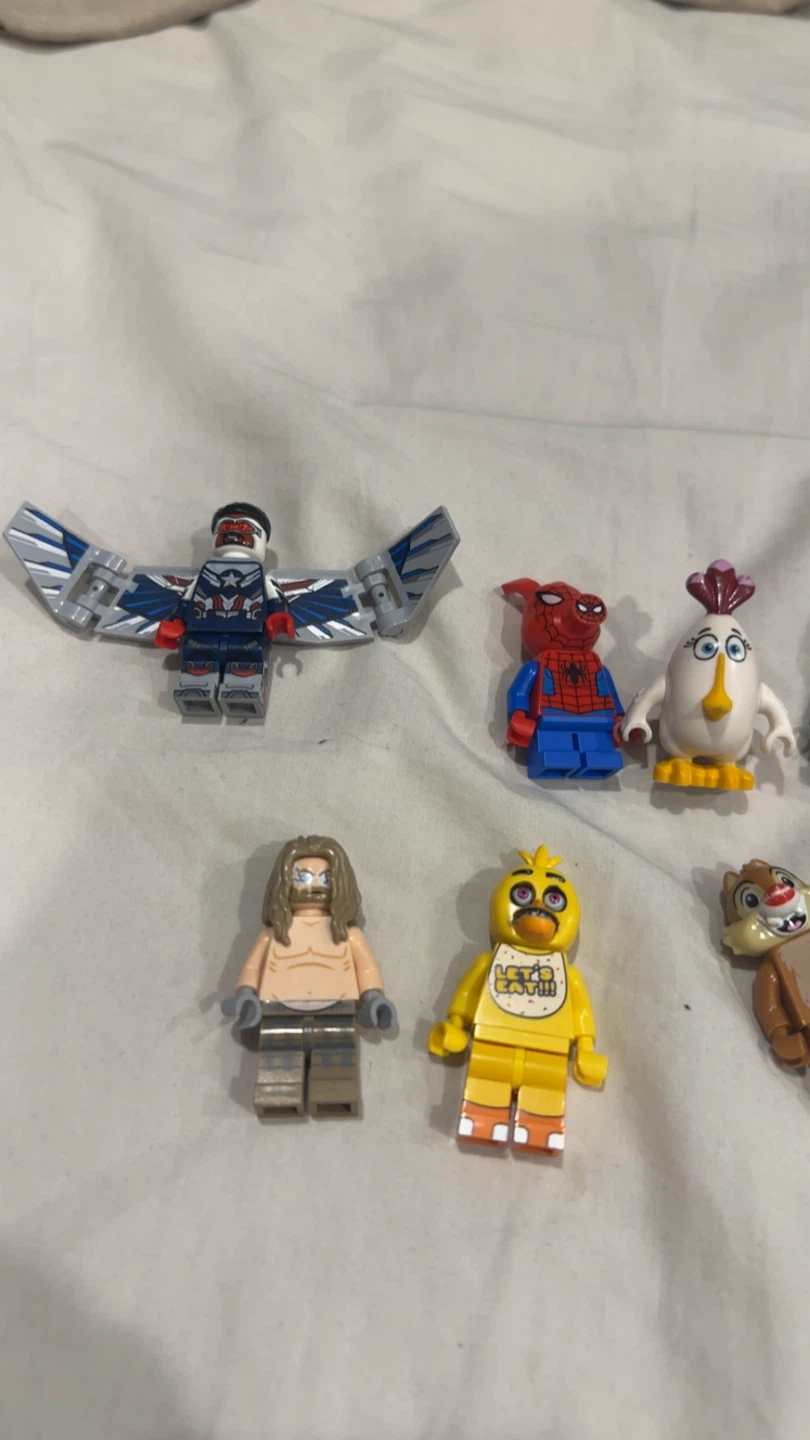 Assorted LEGO Minifigures Collection - photo 3