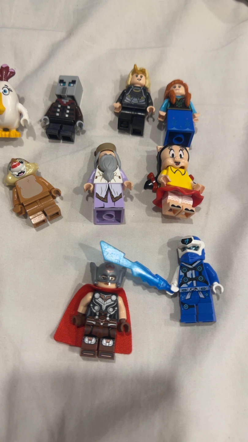 Assorted LEGO Minifigures Collection - photo 2