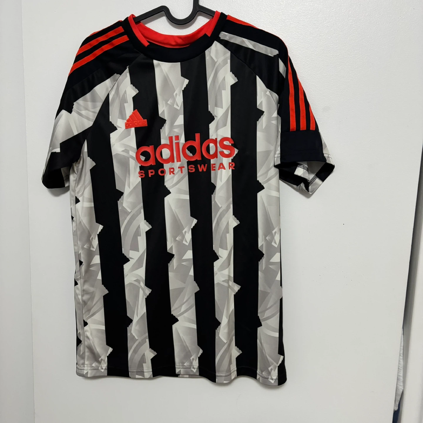 Adidas Sportswear T-Shirt XL Black White Red Striped