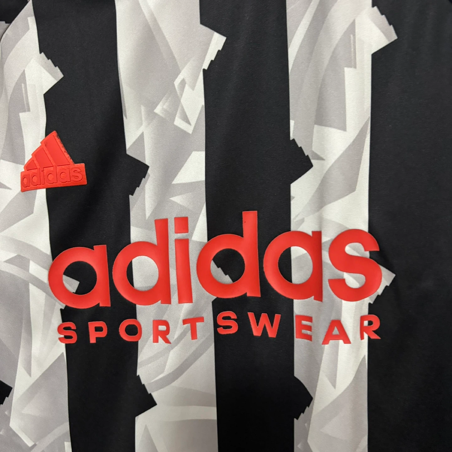 Adidas Sportswear T-Shirt XL Black White Red Striped - photo 2