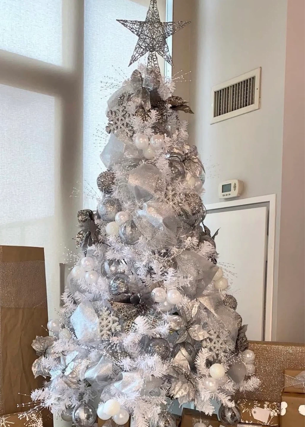 White 6.5-FT Pre-Lit Colorado Pine Holiday Tree 🌱 - photo 2