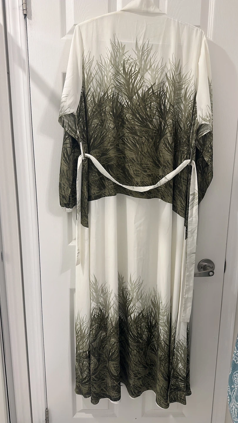 White Abaya with Green Grass Print - photo 2