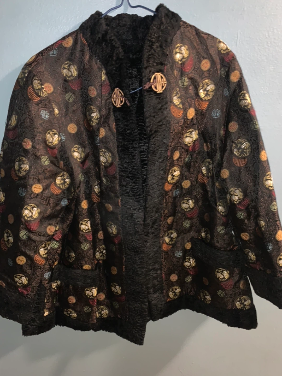 Asian-inspired brocade jacket with faux fur lining - photo 2
