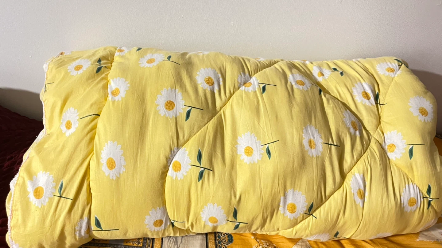 Yellow Daisy Comforter( Moving clearance)