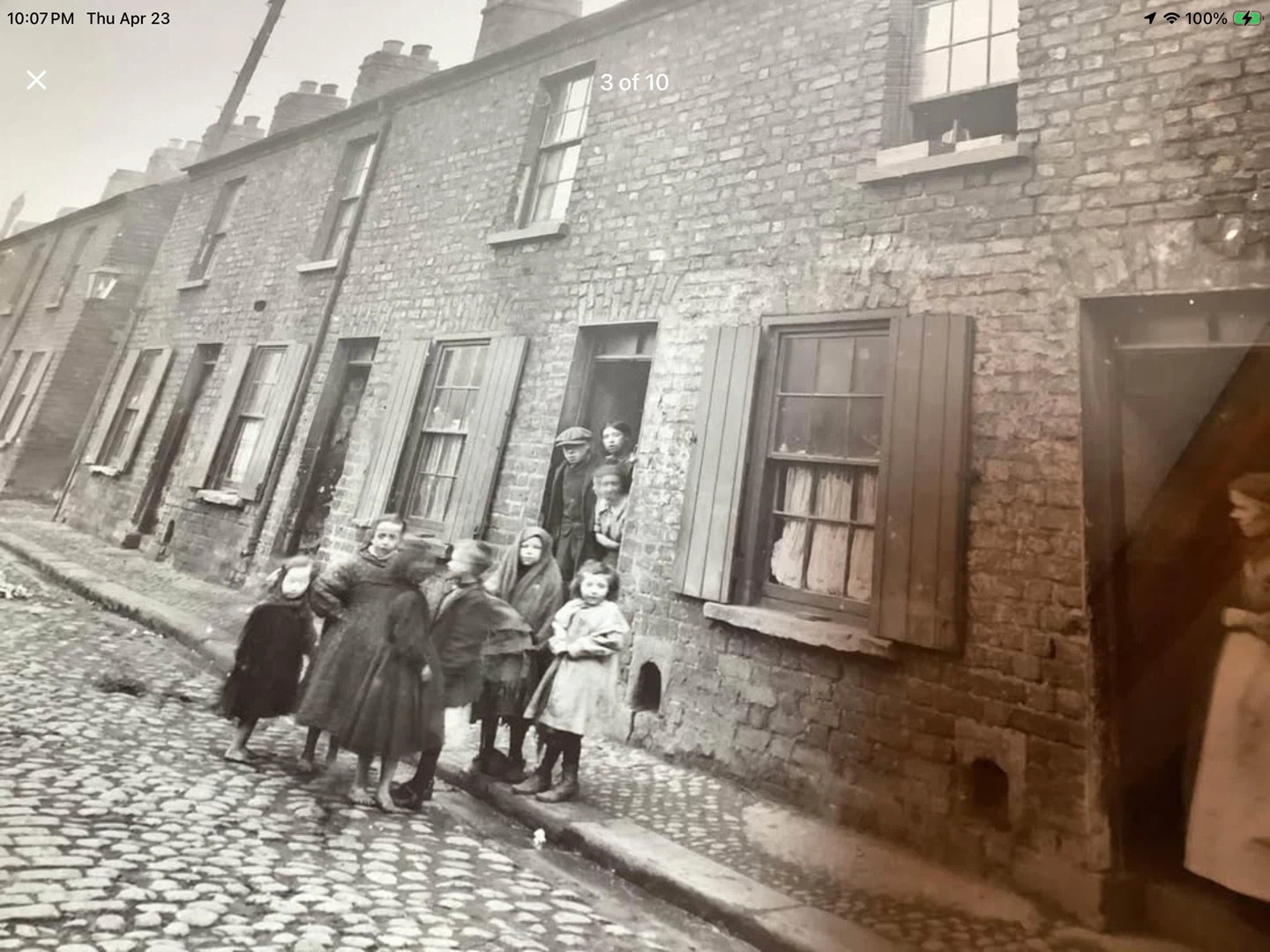 1912 Photograph of Children on Raphael St Markets Belfast 🐞 - photo 3