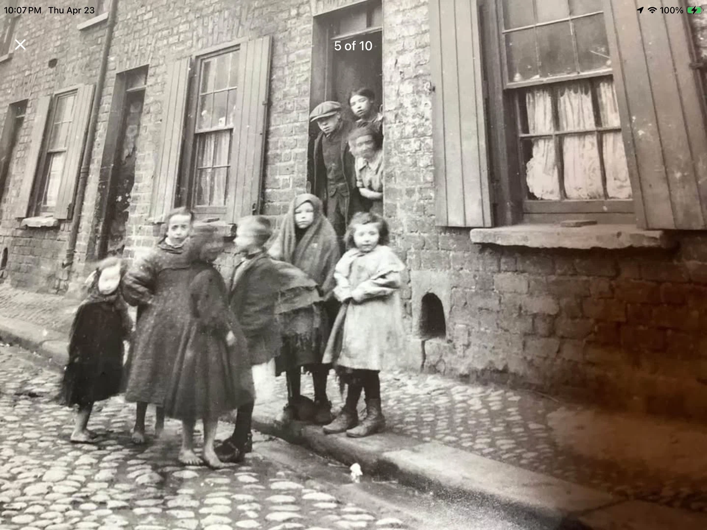 1912 Photograph of Children on Raphael St Markets Belfast 🐞 - photo 5
