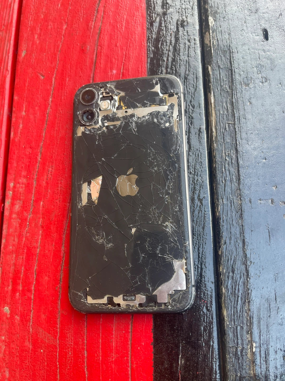 Apple iPhone 11 Cracked Back No Power - photo 2