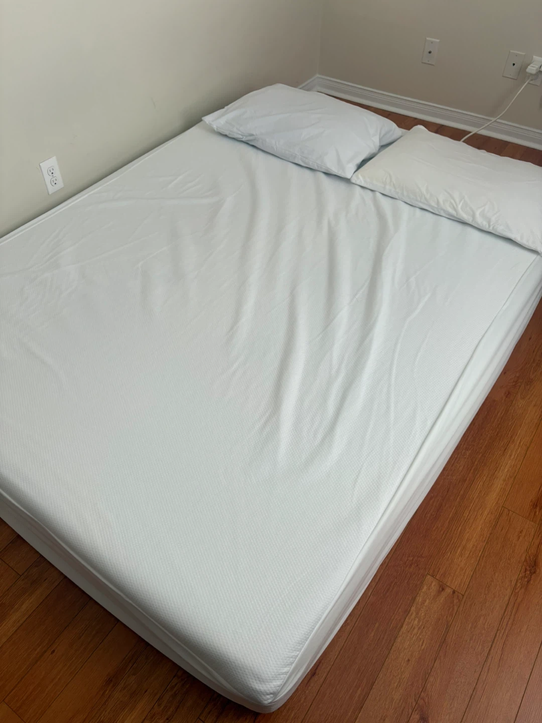 Douglas Original Mattress with duvet and pillows - photo 4