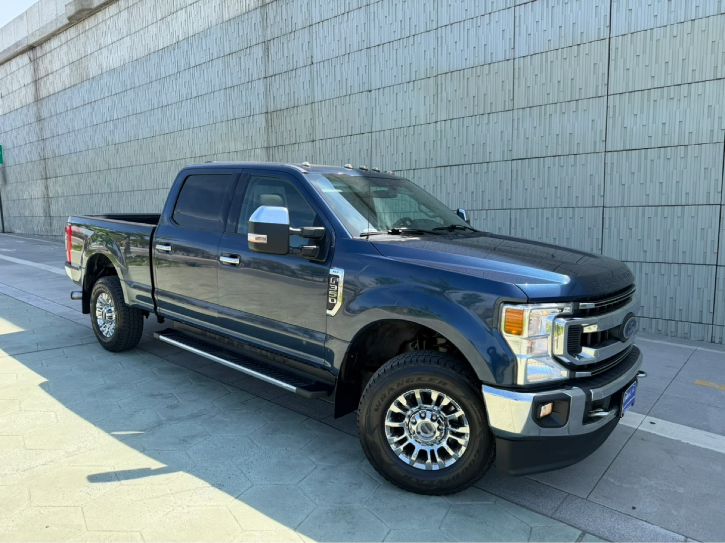 Ford F-350 Super Duty Crew Cab Pickup Truck - photo 2