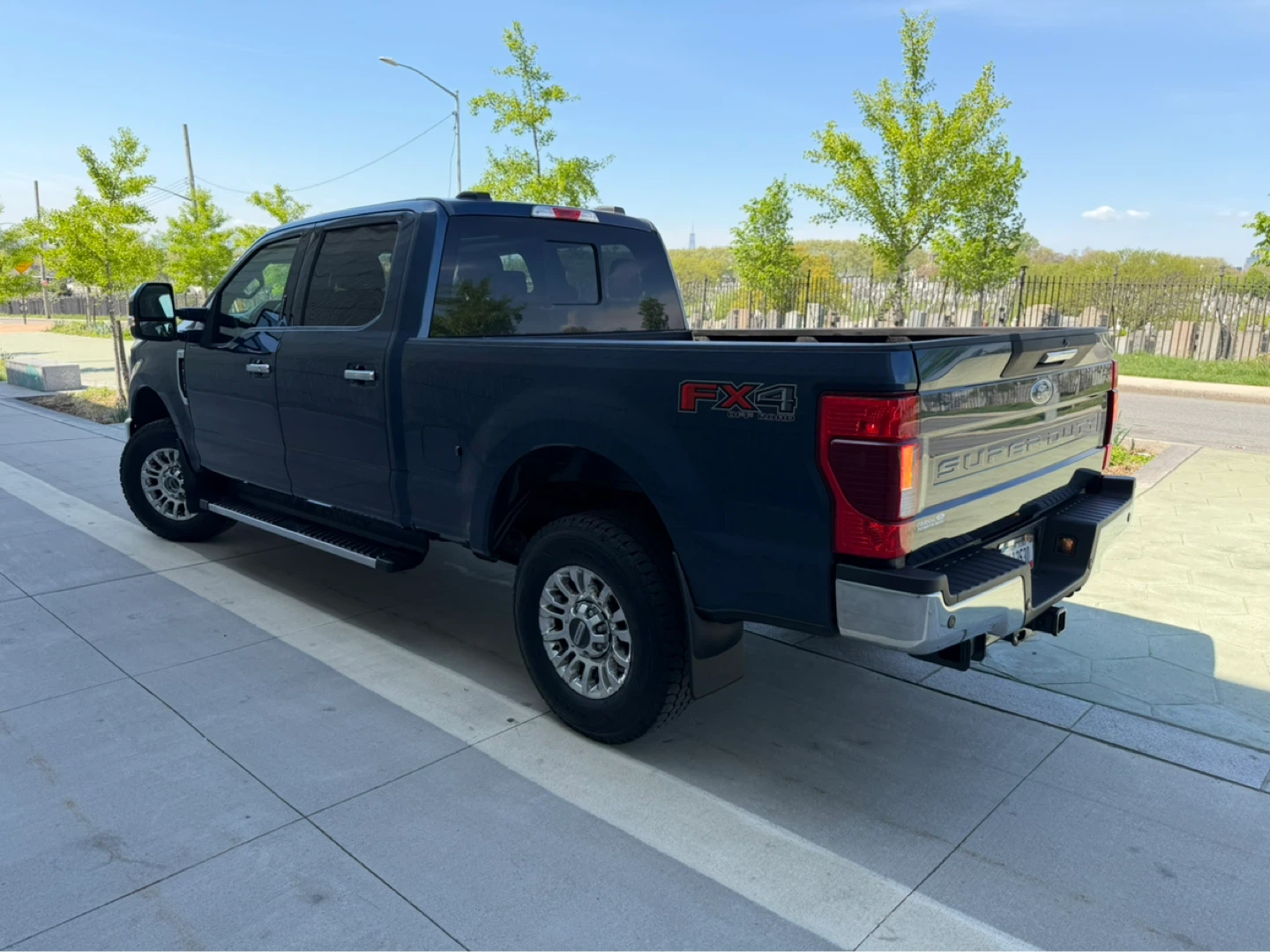 Ford F-350 Super Duty Crew Cab Pickup Truck - photo 5