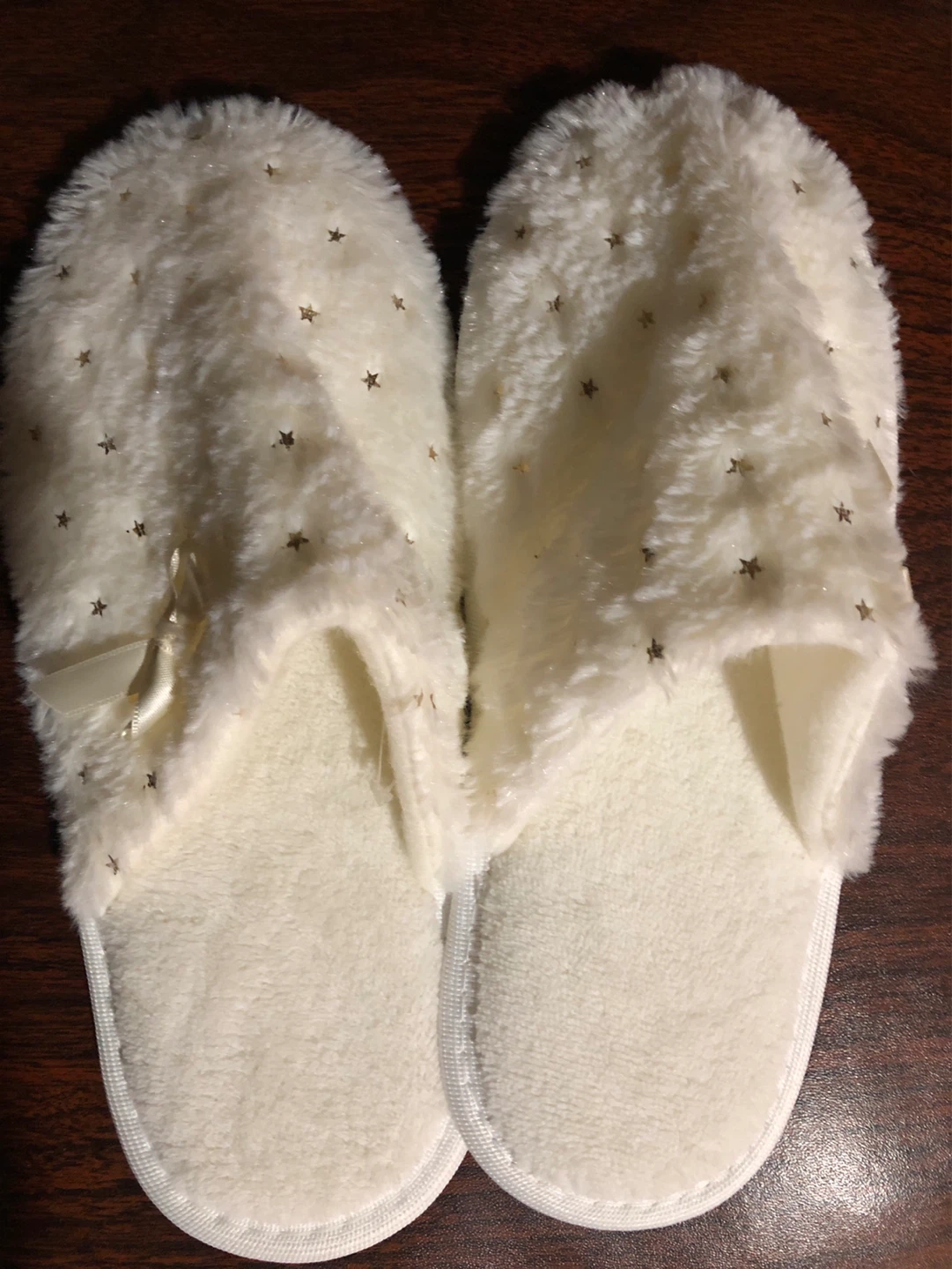 Women's Fuzzy Star Slippers - Size M