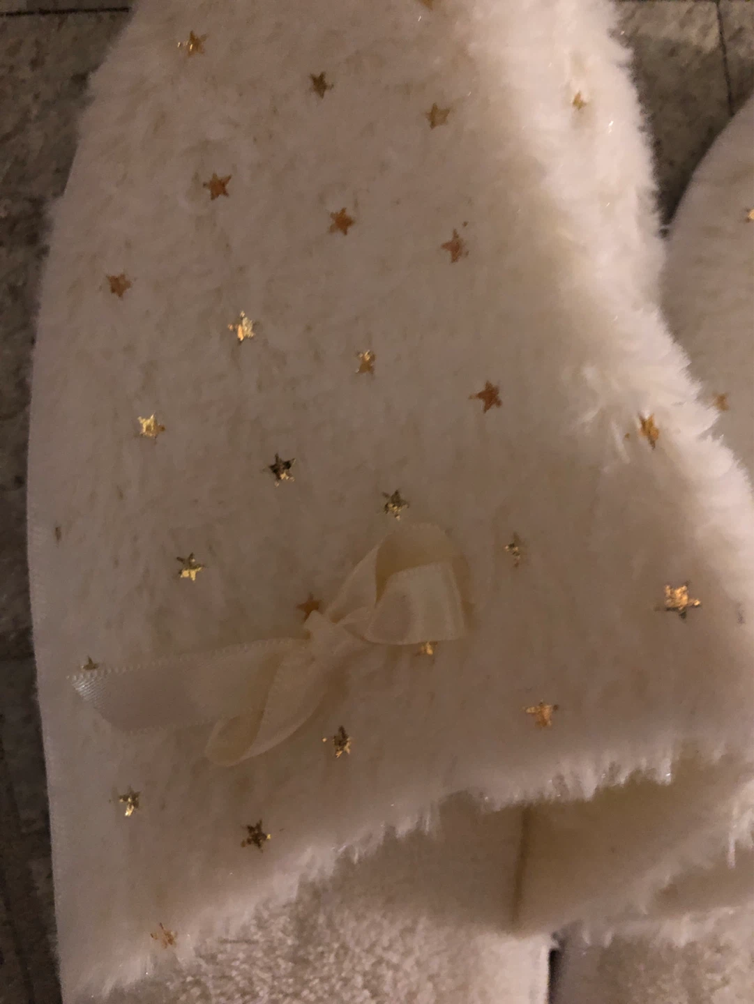 White fuzzy slippers with gold stars - Size M - photo 2