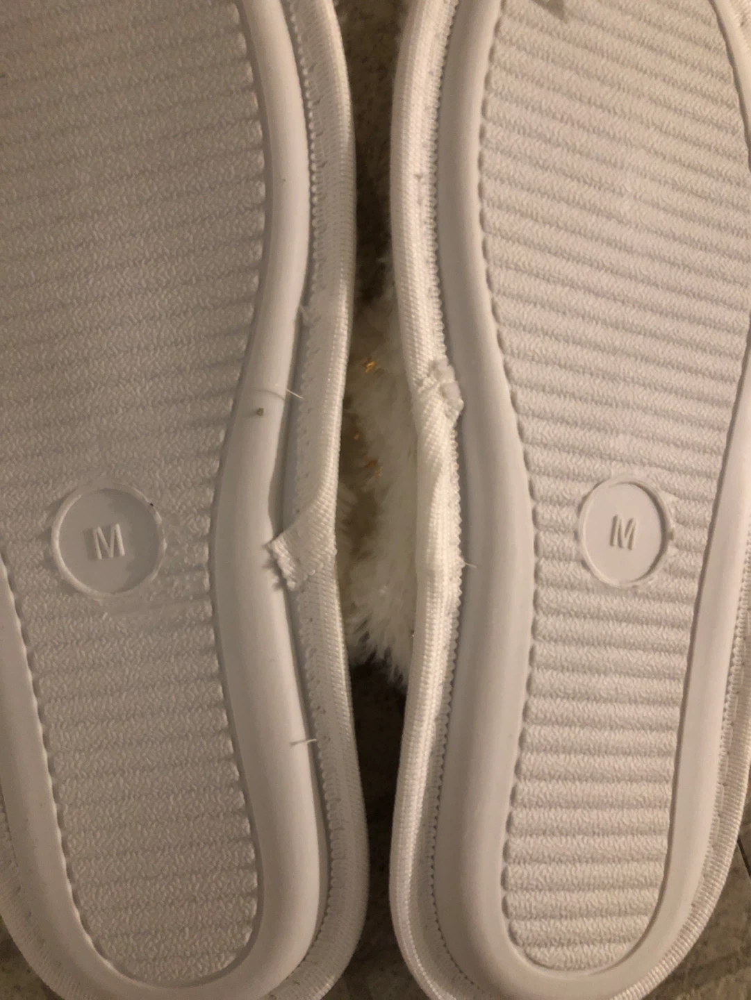 White fuzzy slippers with gold stars - Size M - photo 3
