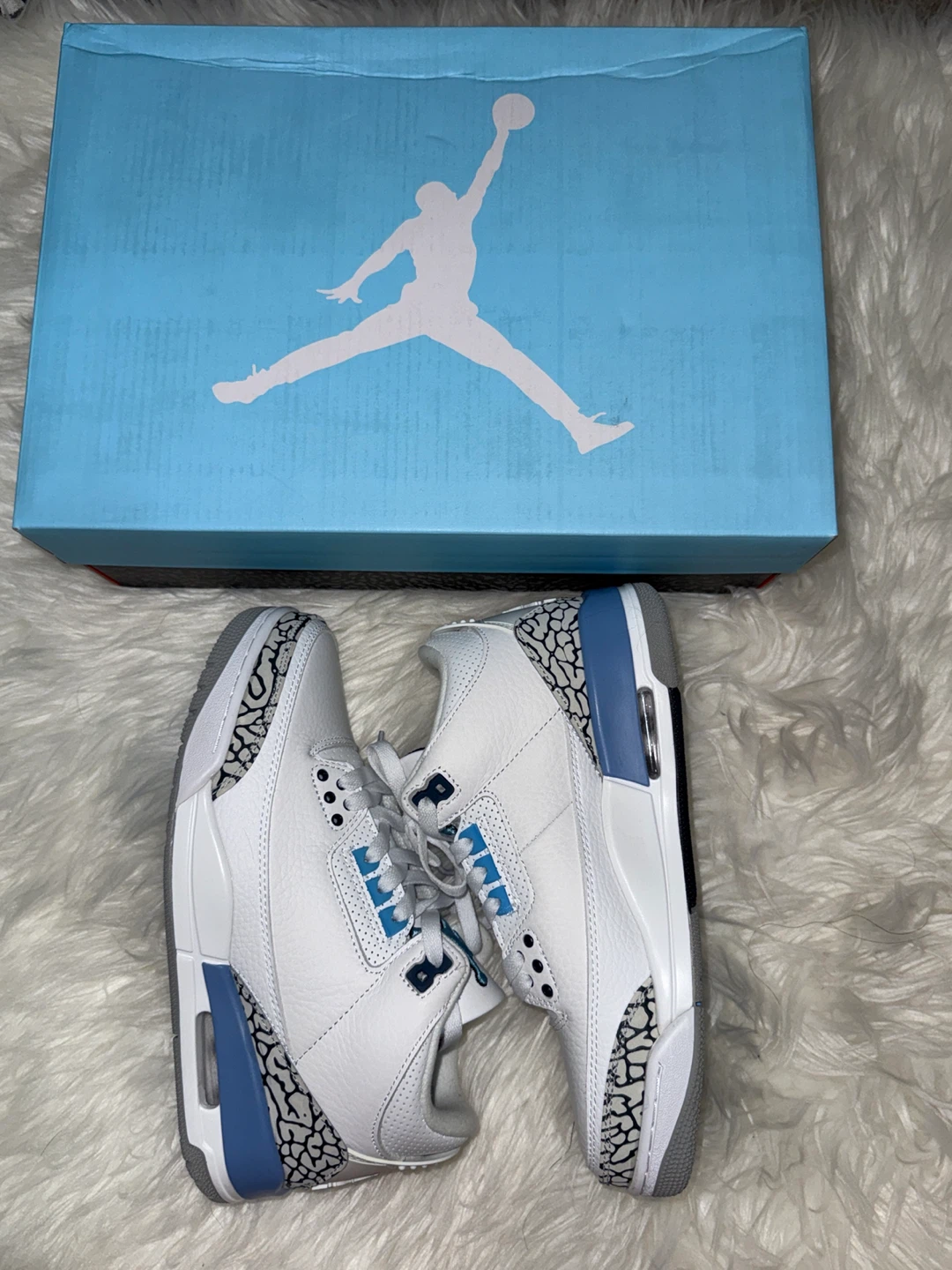 Air Jordan 3 Retro UNC