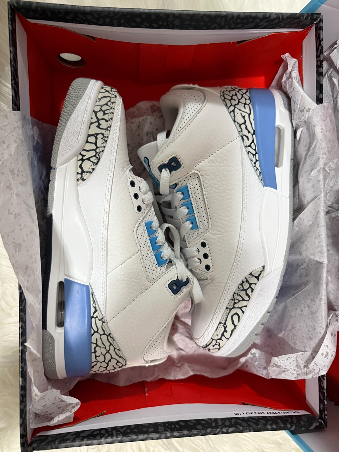 Air Jordan 3 Retro UNC - photo 3