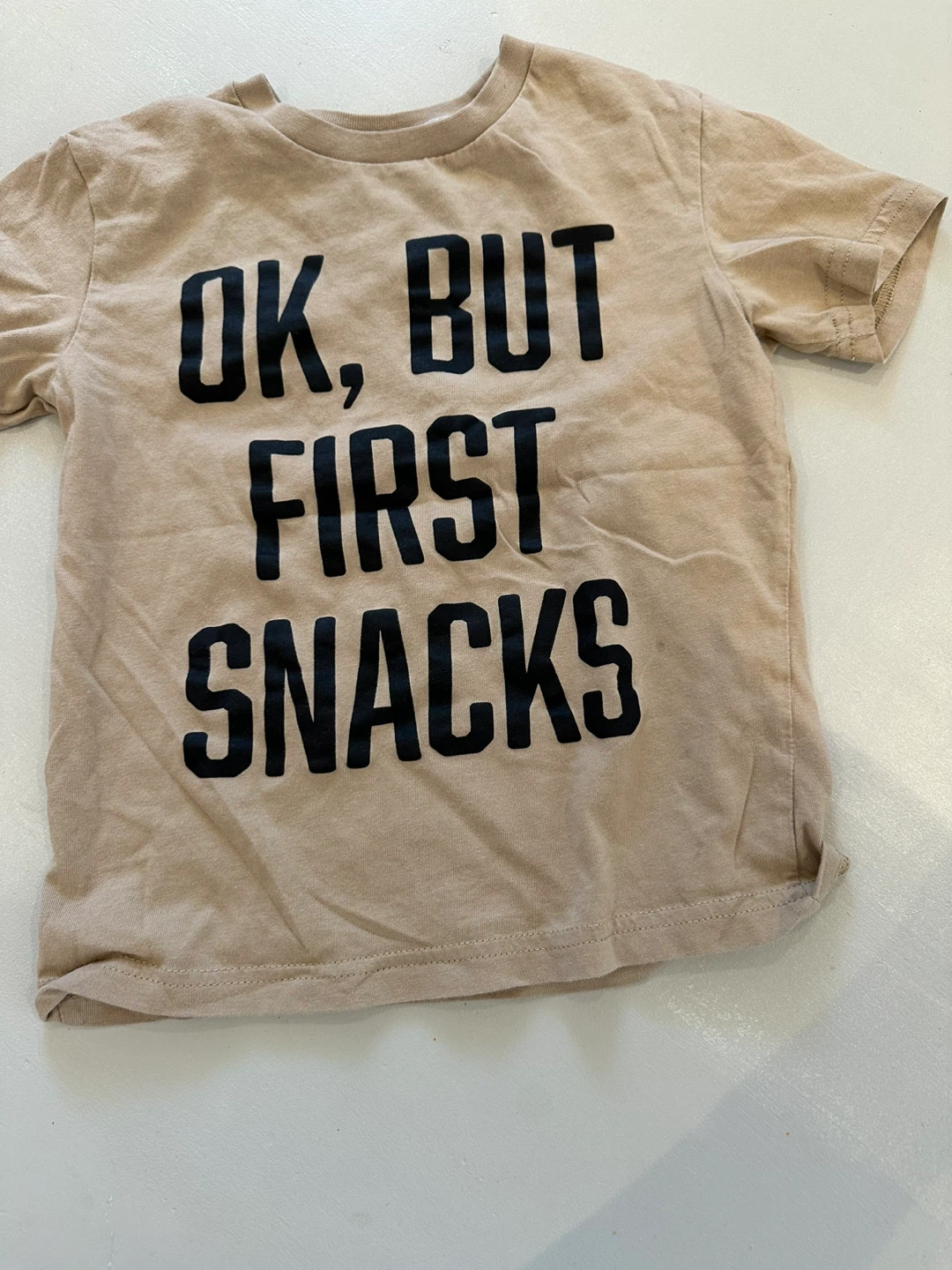 Kids T-Shirt "OK, BUT FIRST SNACKS"