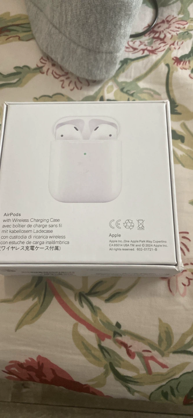 Apple AirPods with Wireless Charging Case - photo 2