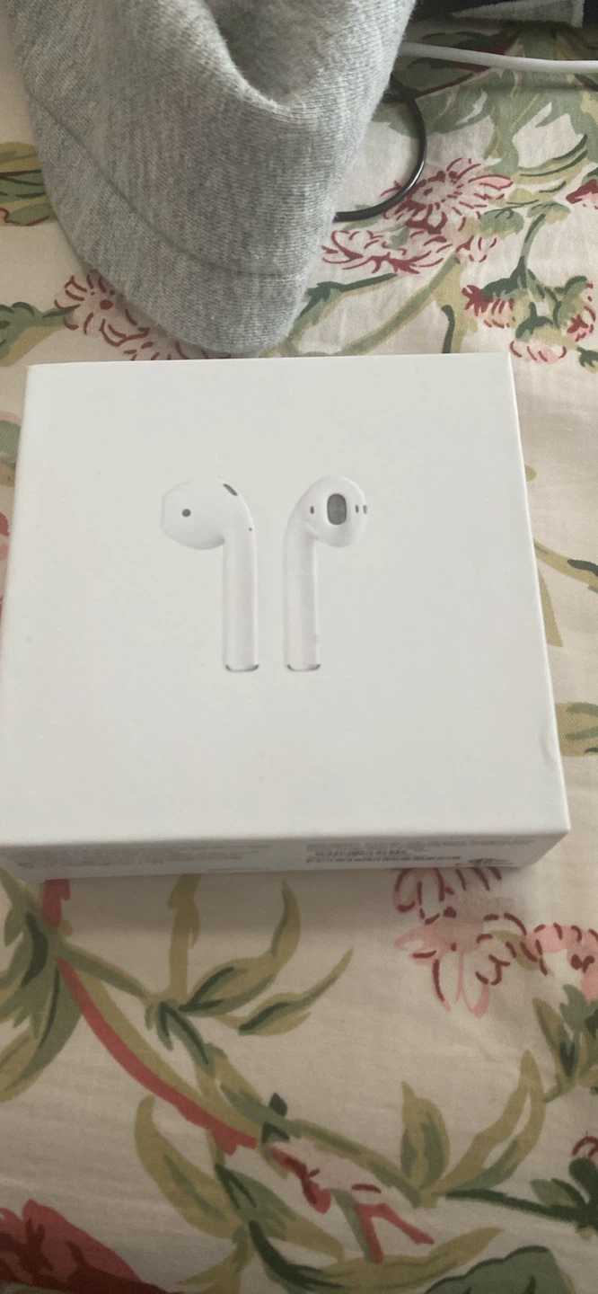 Apple AirPods with Wireless Charging Case