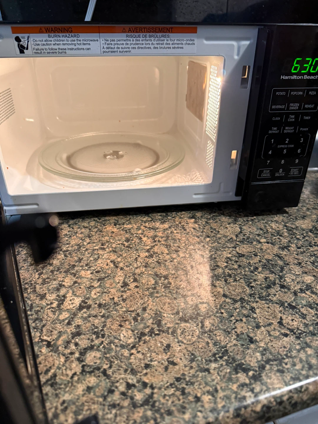 Hamilton Beach Microwave Oven - photo 2