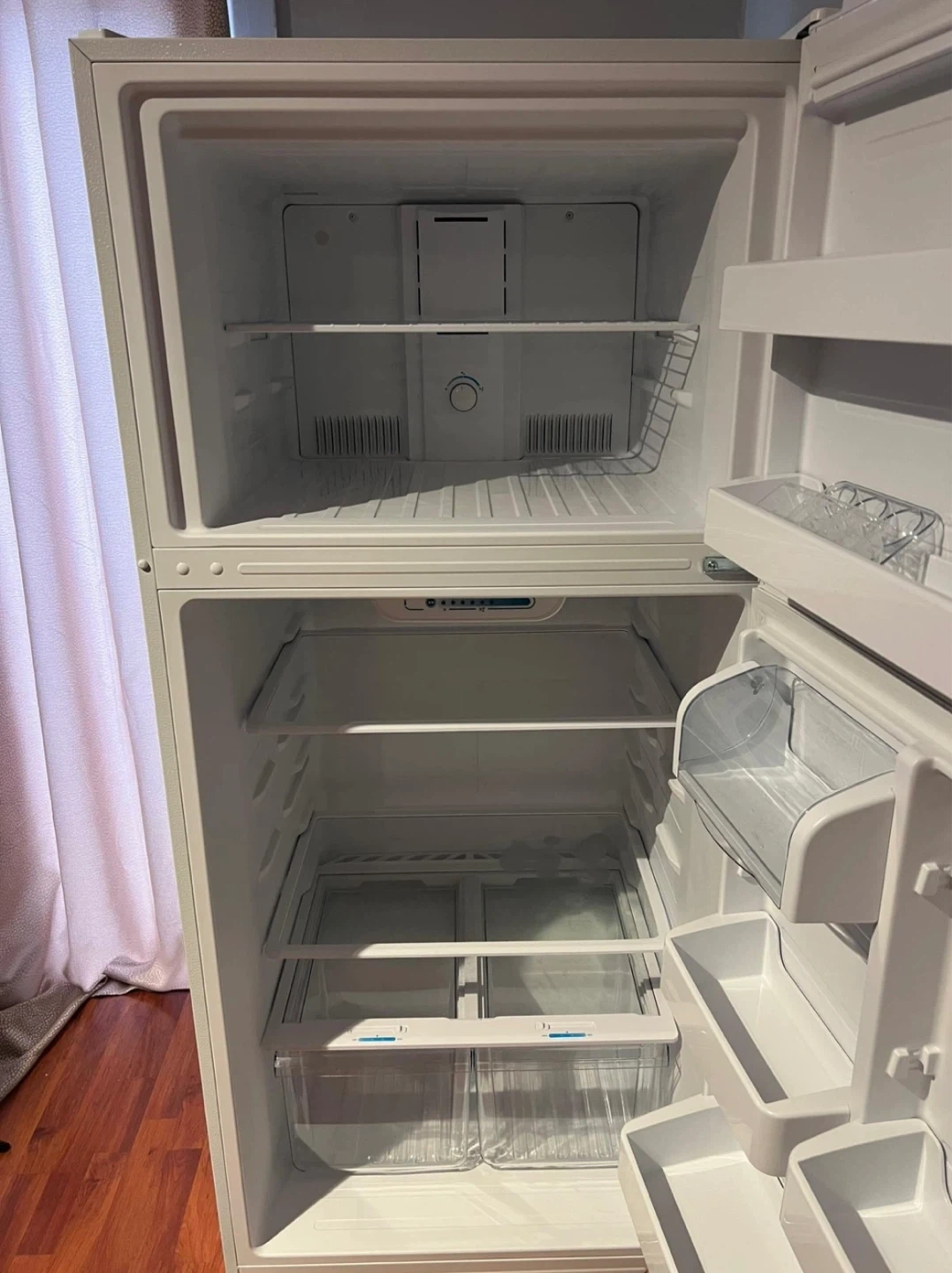 White Top Freezer Refrigerator - photo 2