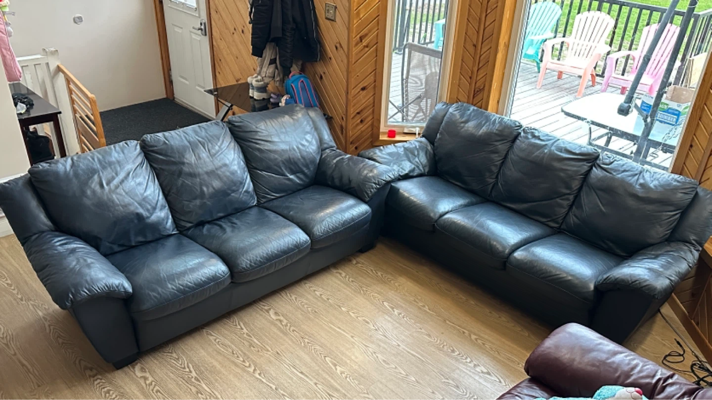 Beautiful Dark Navy Blue Genuine Leather Sofas (CAN DELIVER)