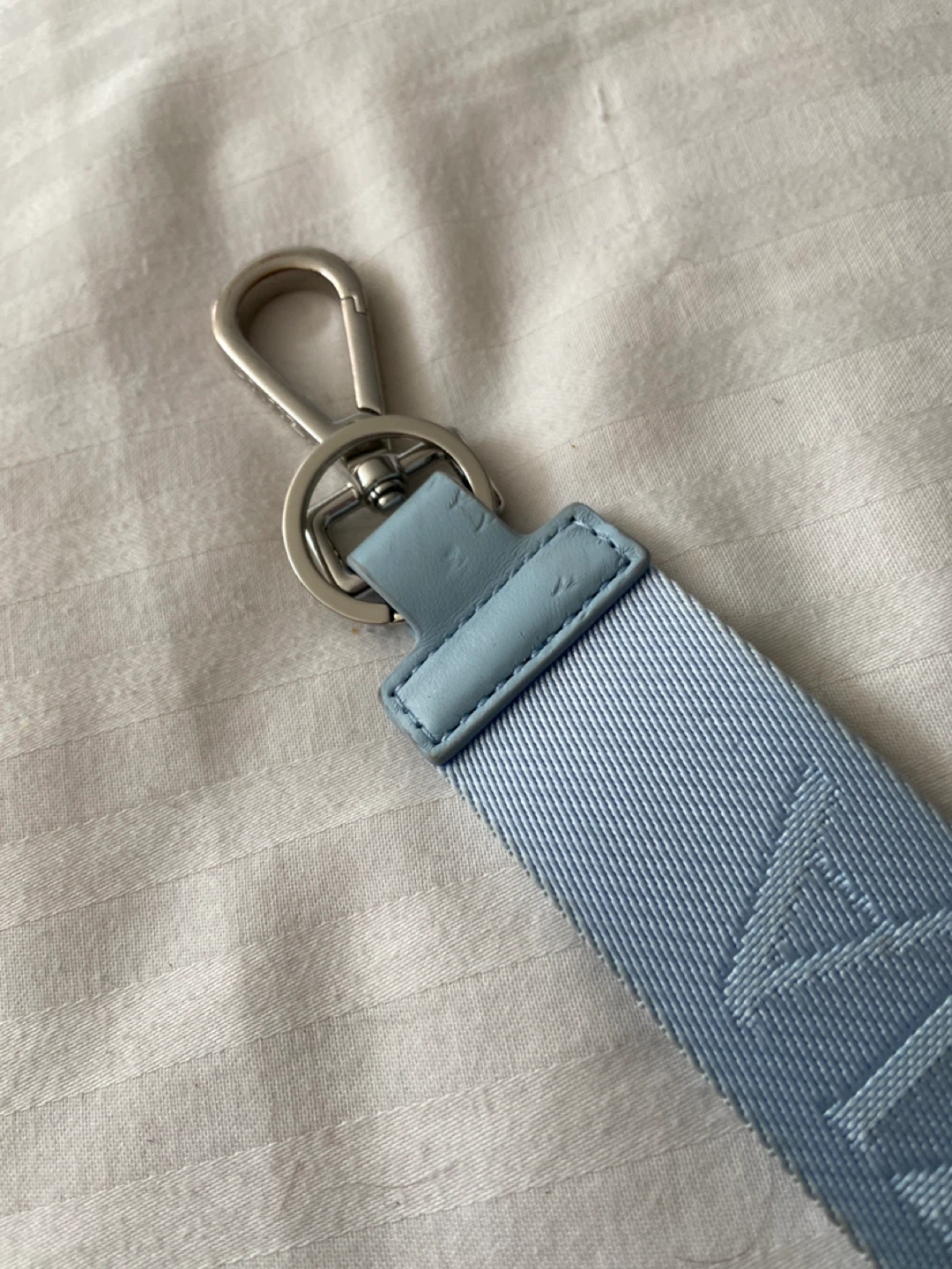 Aritzia Light Blue Lanyard Keychain - photo 2