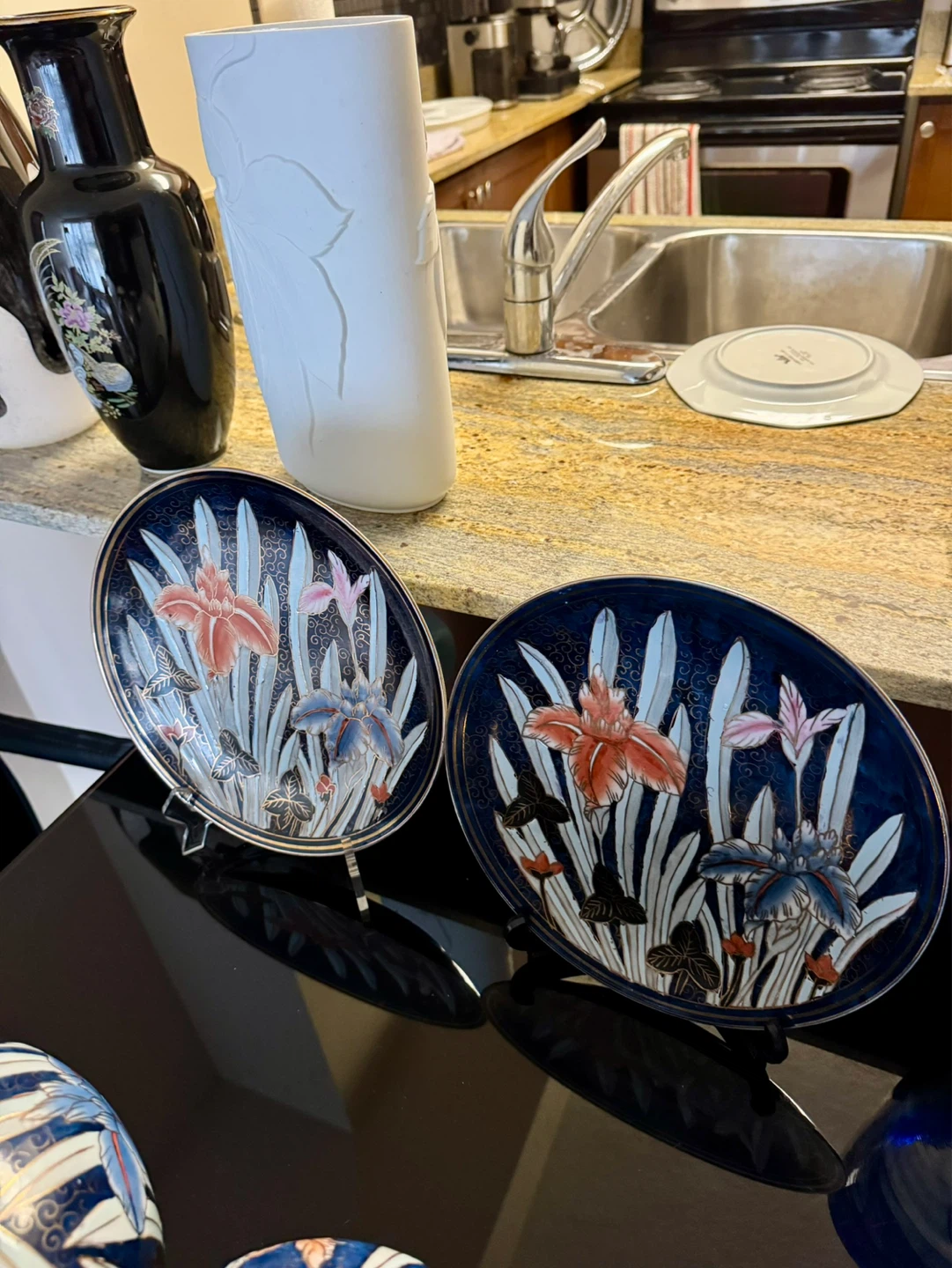 Decorative Oval Plates with Floral Design (Set of 2)