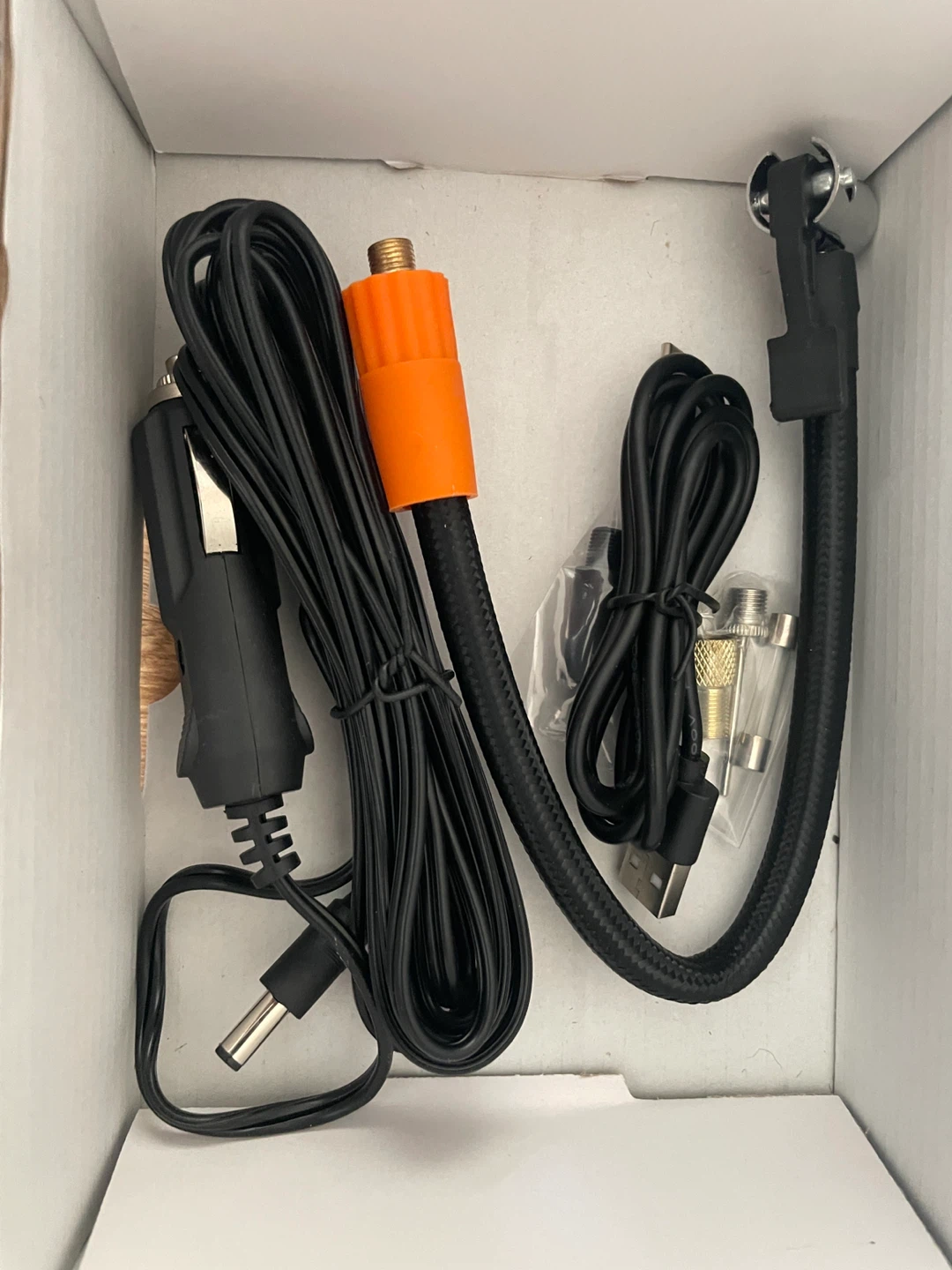 Portable air pump / tire inflator - photo 4