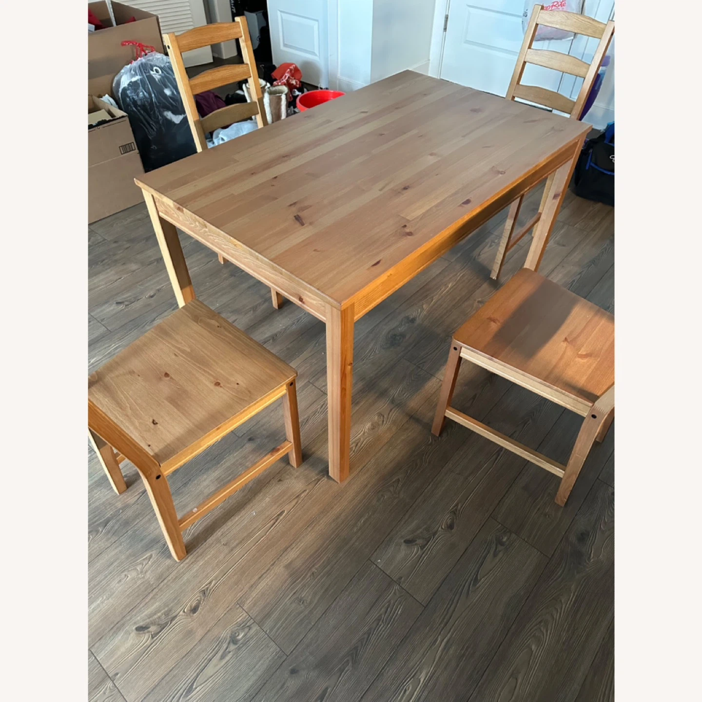 LIKE NEW Dining table + 4 chairs @ Free Delivery - photo 2