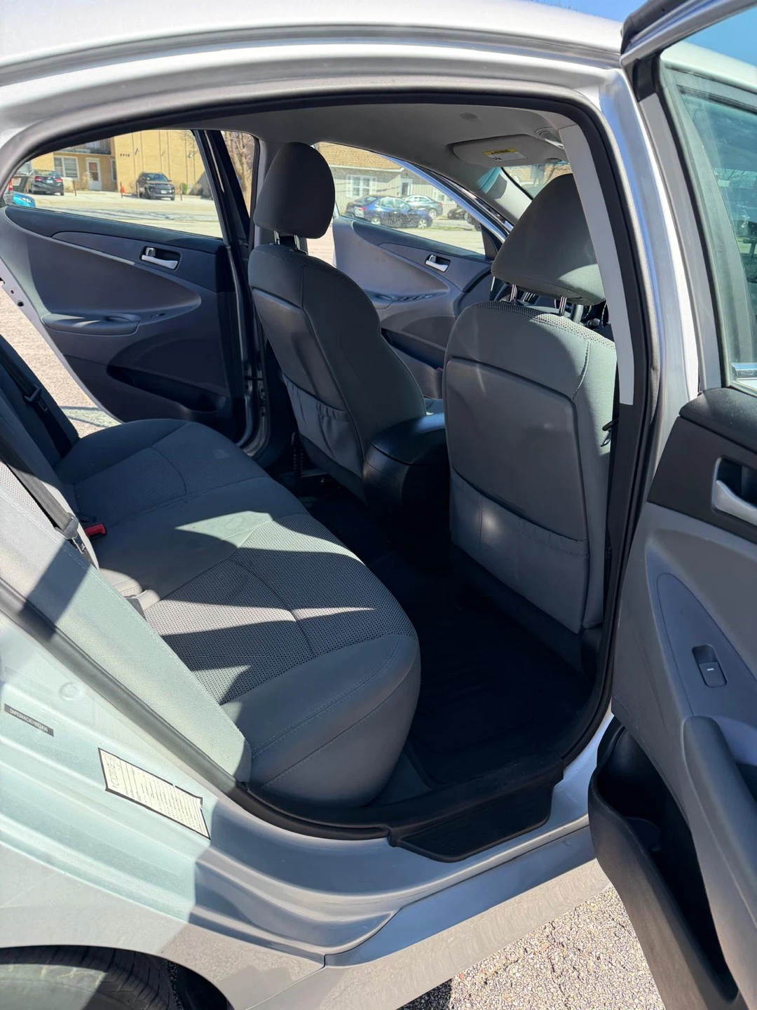Silver Hyundai Sonata Sedan 2014 - photo 4